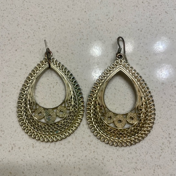 Gold plated beautiful earrings - Picture 2 of 2